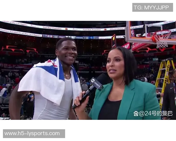 爱德华兹背部痉挛成疑队记透露揭幕战客战开拓者最新动态