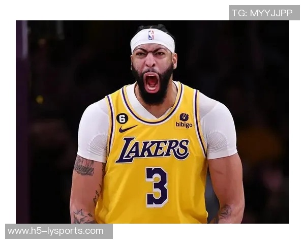 浓眉状态低迷半场表现不佳仅得8分7板并出现两次失误