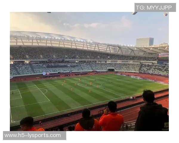 北京市体育局和足协领导现场观战足协杯决赛展现对足球发展的重视