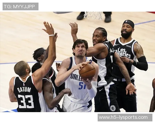 全队齐心协力专注训练独行侠官方分享精彩瞬间